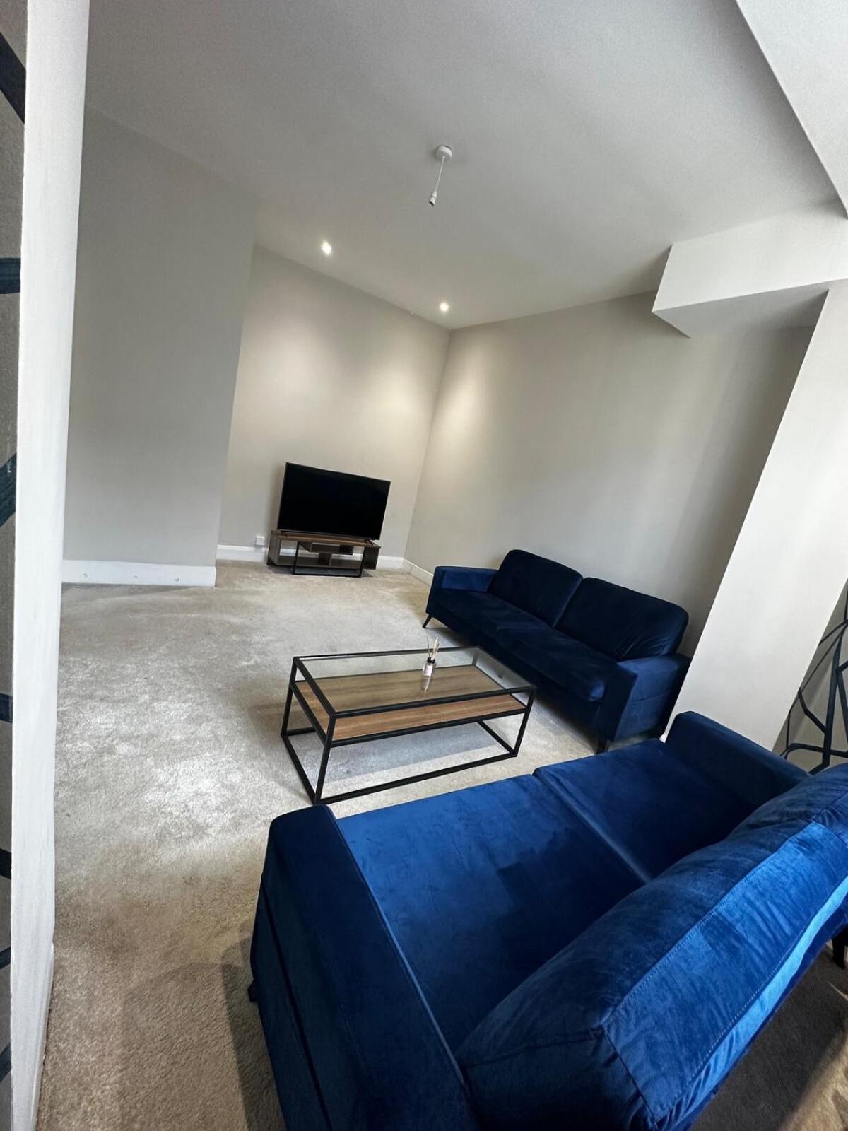 Apartment Stunning Two Bedrooms *